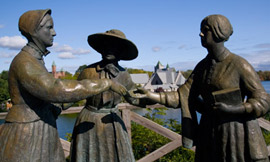 SenecaFalls_WomenStatue_SenecaCoTourism_270X162.jpg