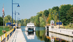 LockC5_boat_NPS07.jpg