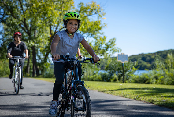 Albany_Cycling_Girl_569x384.jpg