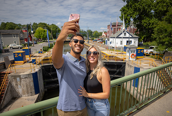 Baldwinsville_selfie_Lock24_CoL2023-20 569x384.jpg